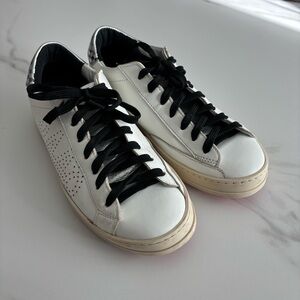 P448 John sneakers in white leather with checkered heel tab and black laces 38